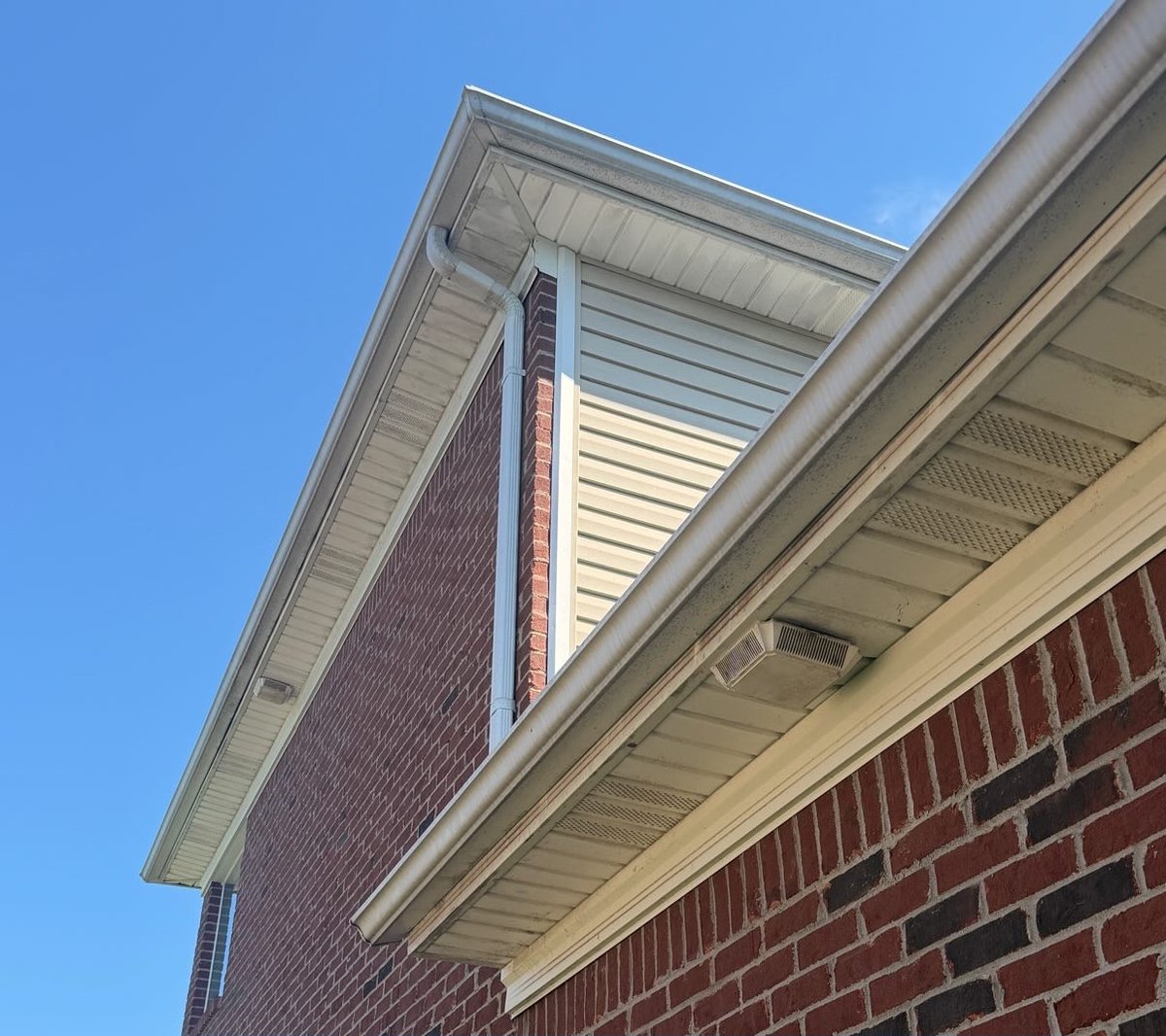 Brick home eave and soffit before pressure washing